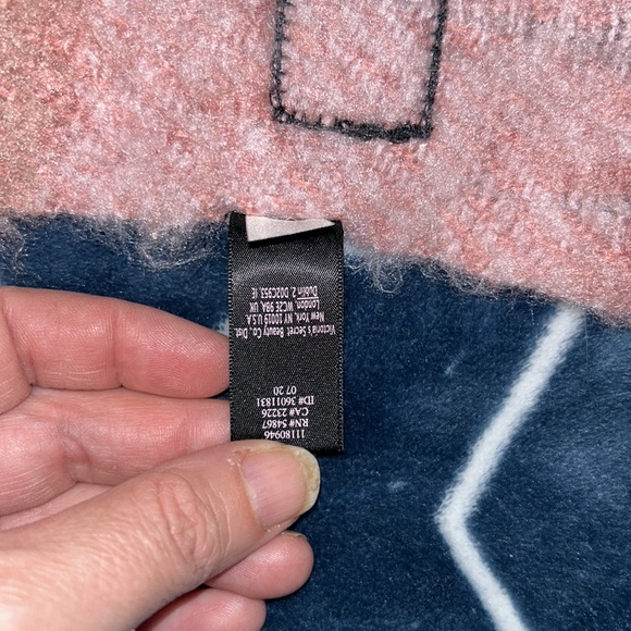 Victoria Secret Warm Long Scarf - Picture 4 of 10